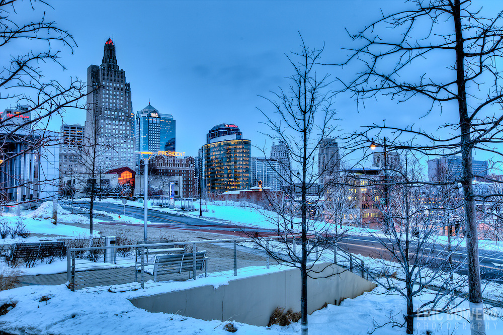 Professional movers working during winter in Kansas City